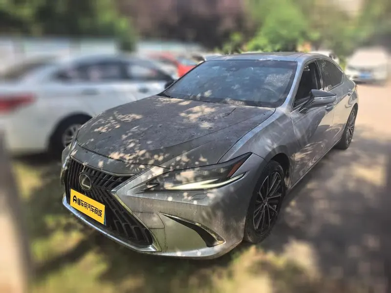 Lexus ES, 2022