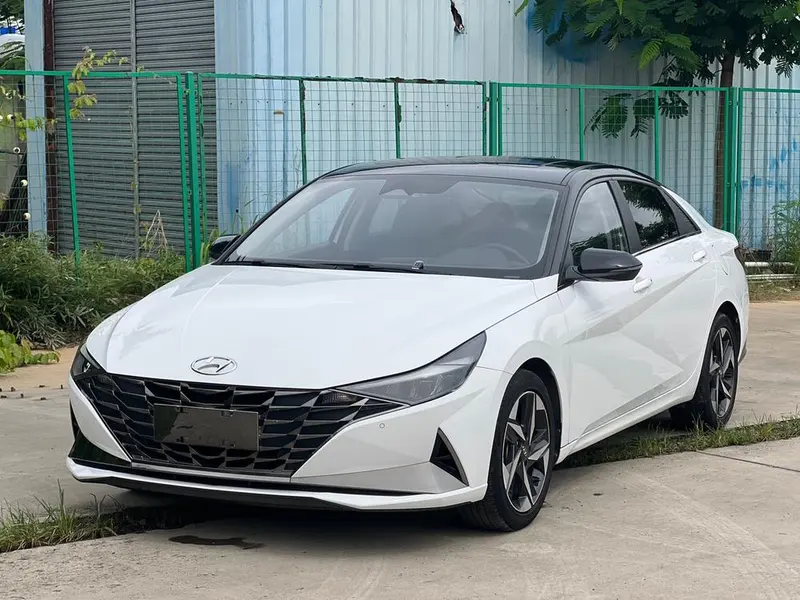 Hyundai Elantra, 2022