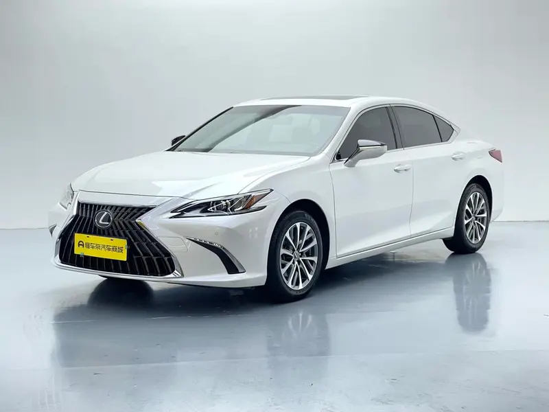 Lexus ES, 2022