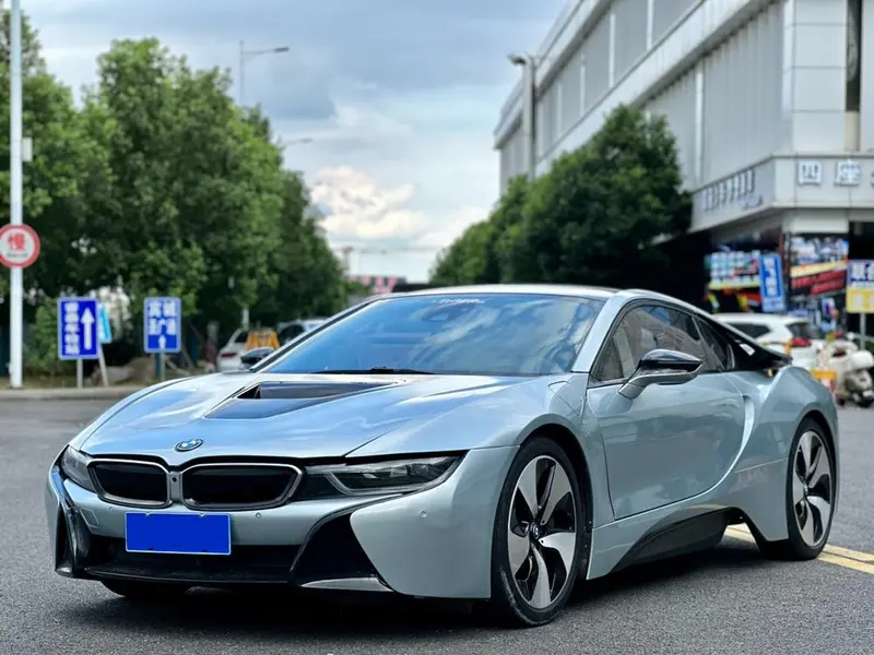 BMW i8, 2014