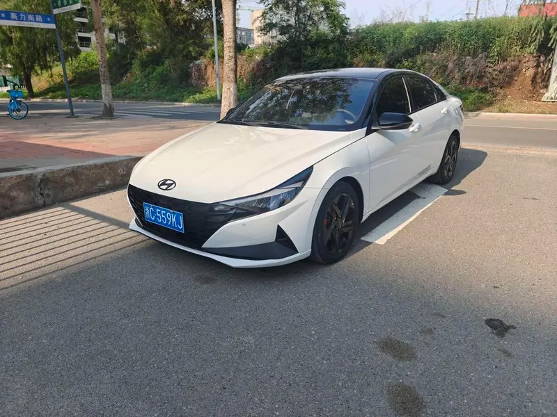 Hyundai Elantra, 2022