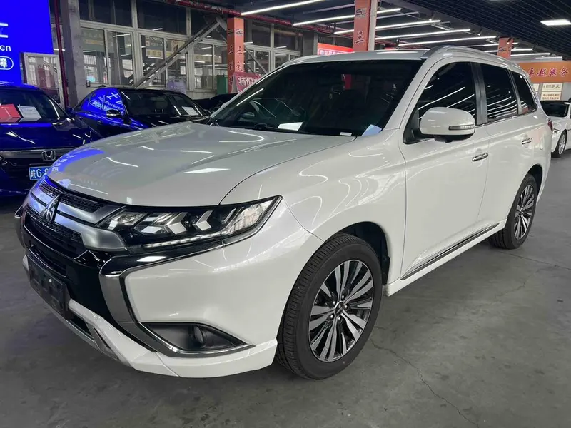 Mitsubishi Outlander, 2021