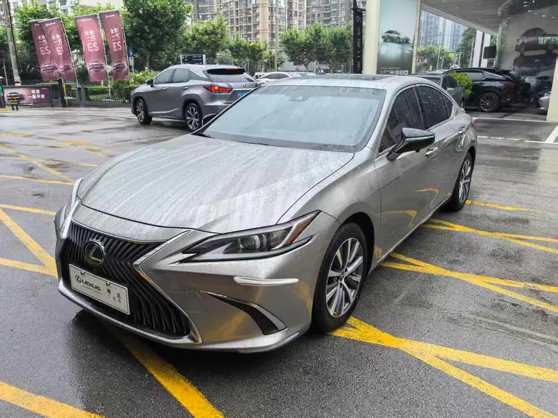 Lexus ES, 2020