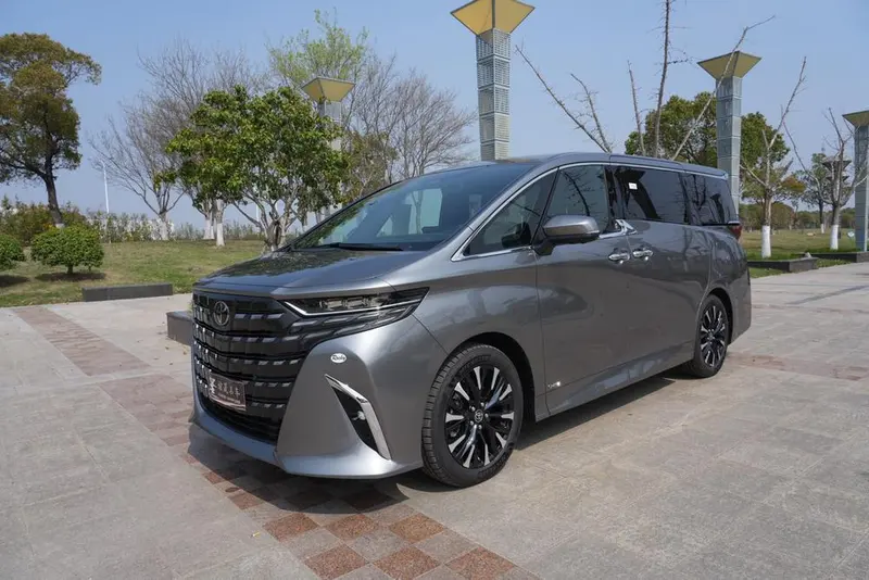 Toyota Alphard, 2026