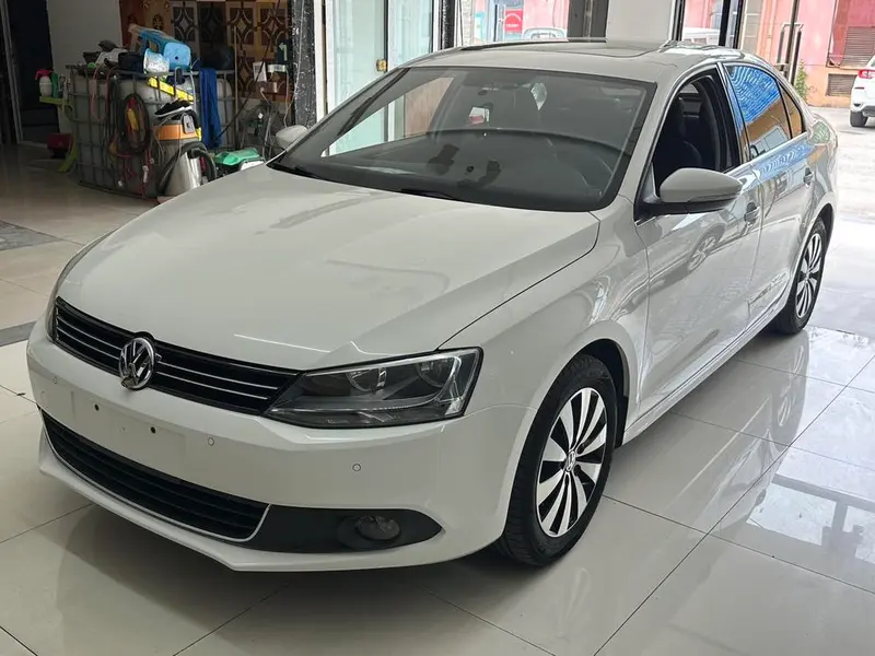 Volkswagen Sagitar, 2012
