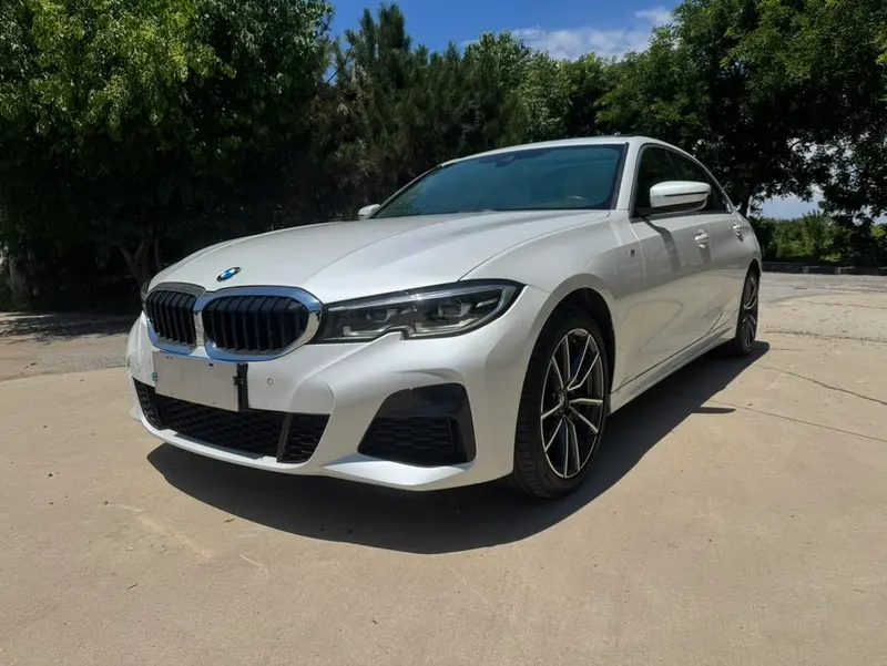 BMW 3-Series, 2022