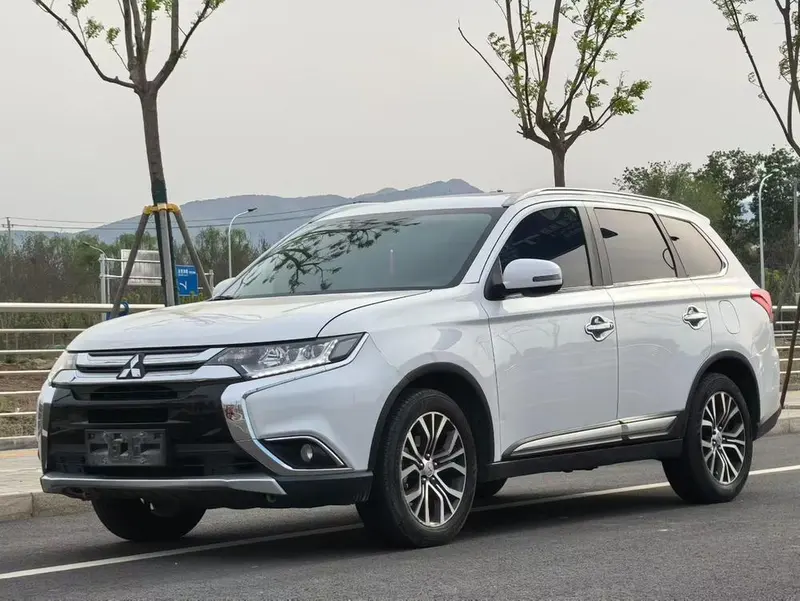 Mitsubishi Outlander, 2016
