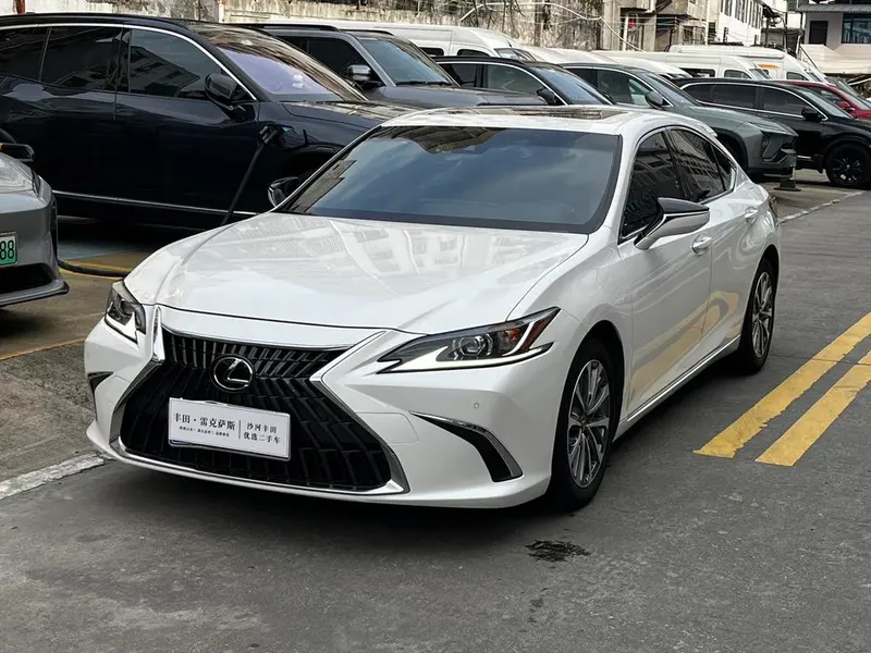 Lexus ES, 2022