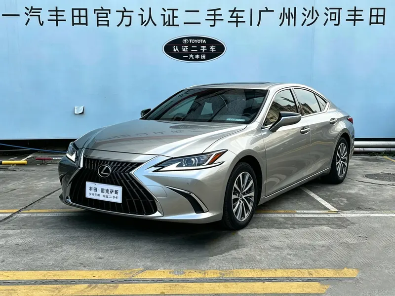 Lexus ES, 2022