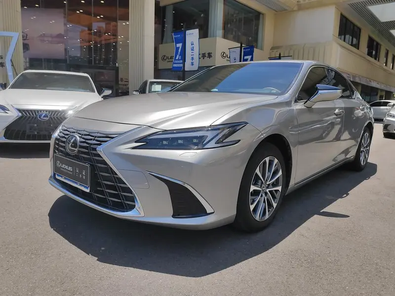 Lexus ES, 2025