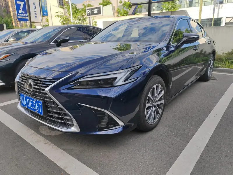 Lexus ES, 2025
