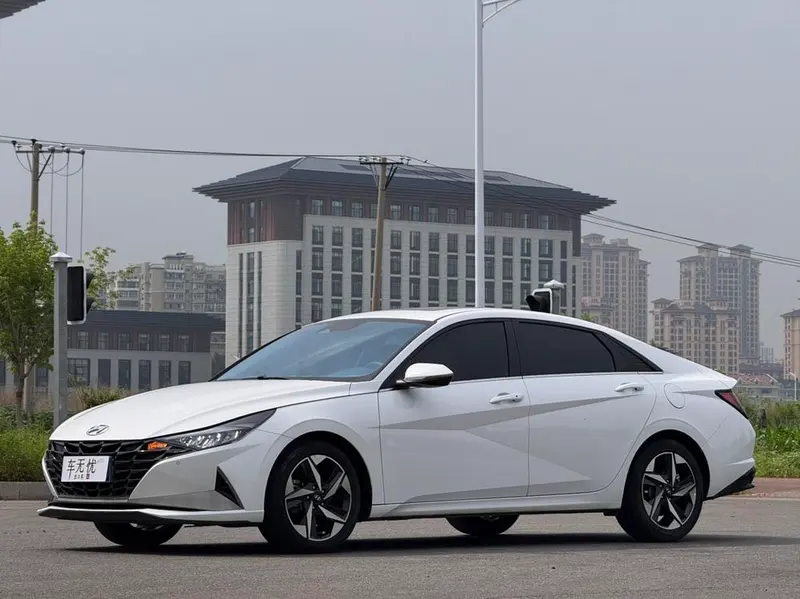 Hyundai Elantra, 2023