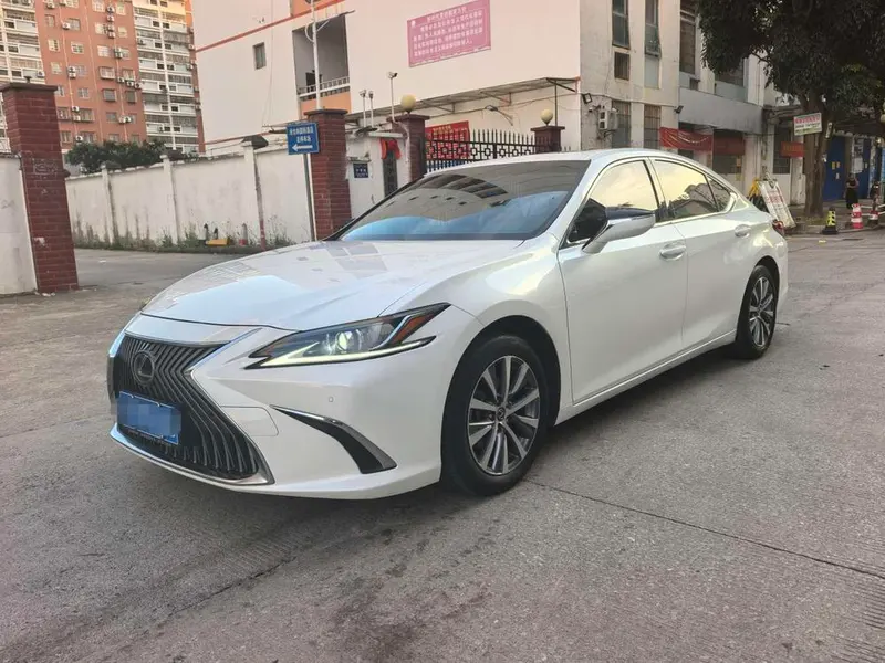 Lexus ES, 2020