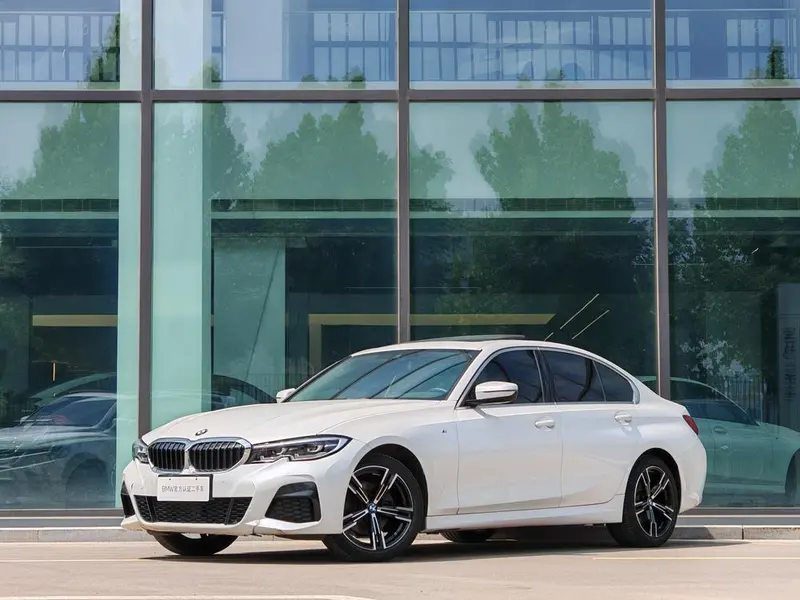 BMW 3-Series, 2022