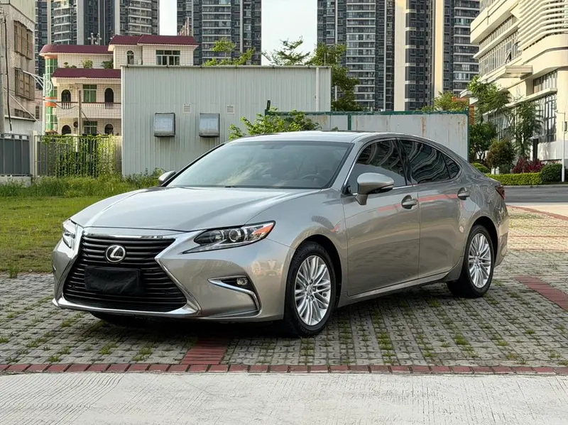 Lexus ES, 2015
