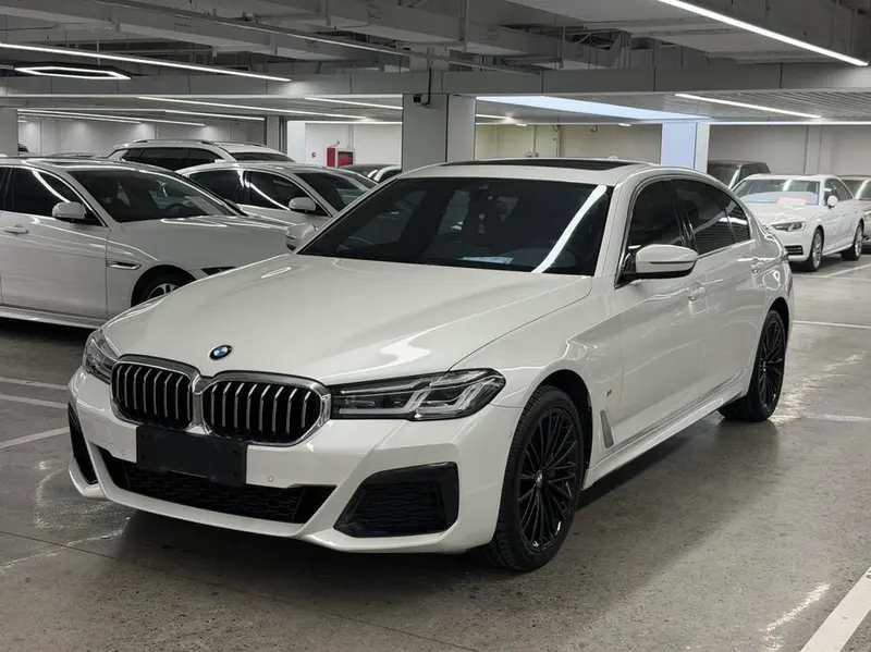 BMW 5-Series, 2022