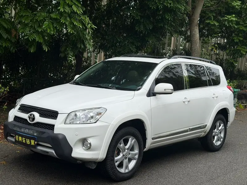 Toyota RAV4, 2011