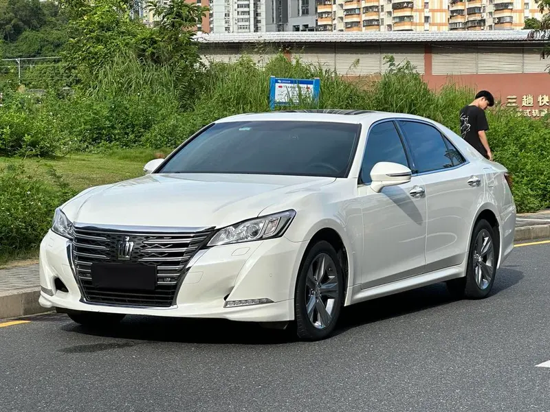 Toyota Crown, 2017