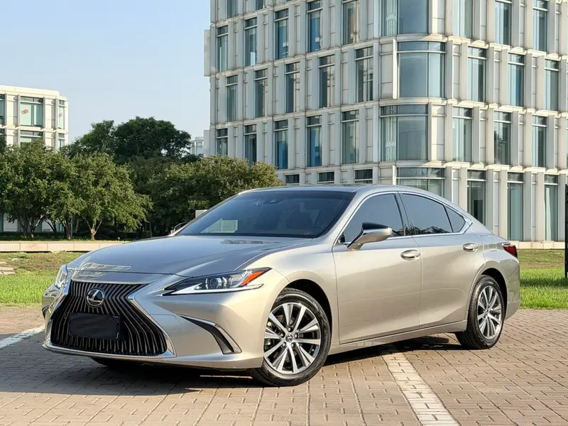 Lexus ES, 2021