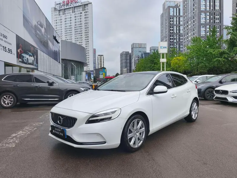 Volvo V40, 2017