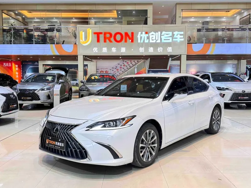 Lexus ES, 2022