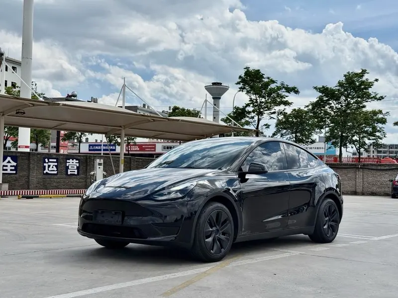 Tesla Model Y, 2023