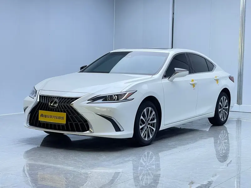 Lexus ES, 2022