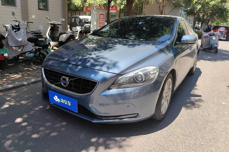 Volvo V40, 2014