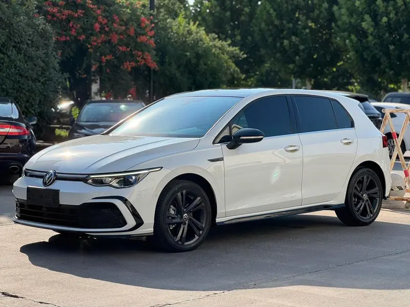 Volkswagen Golf, 2023