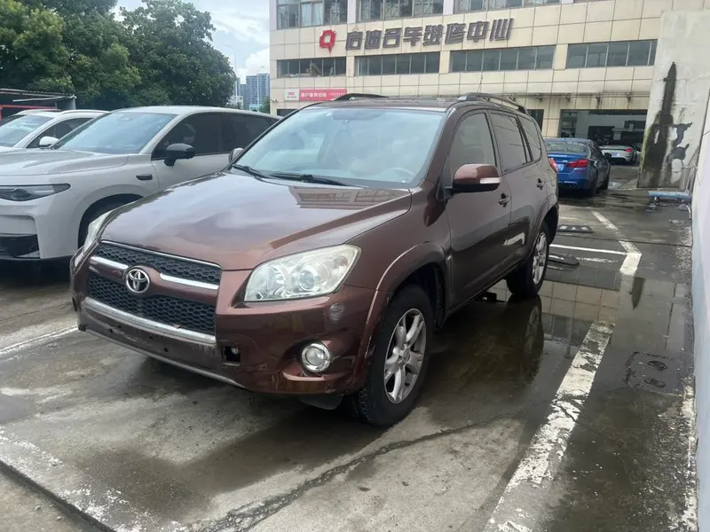 Toyota RAV4, 2011