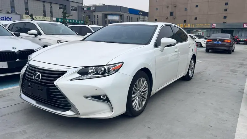 Lexus ES, 2015