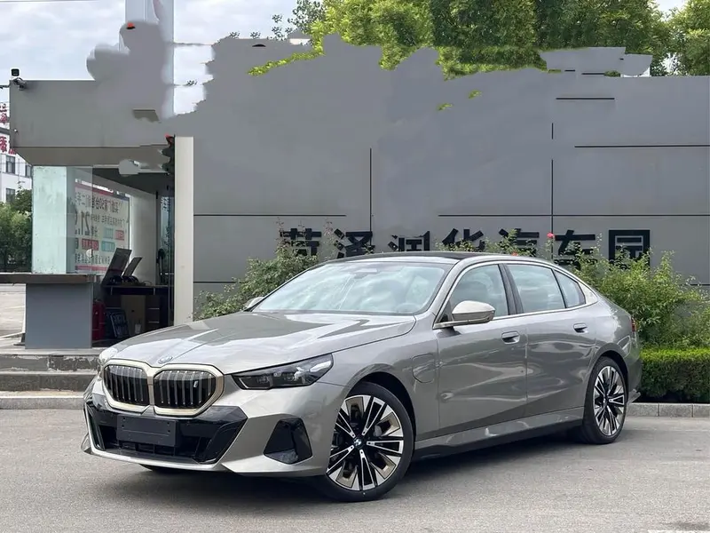 BMW i5, 2025