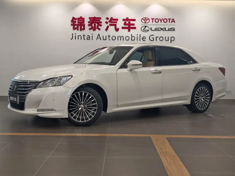 Toyota Crown, 2015