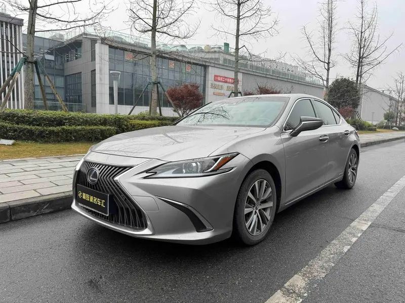 Lexus ES, 2020