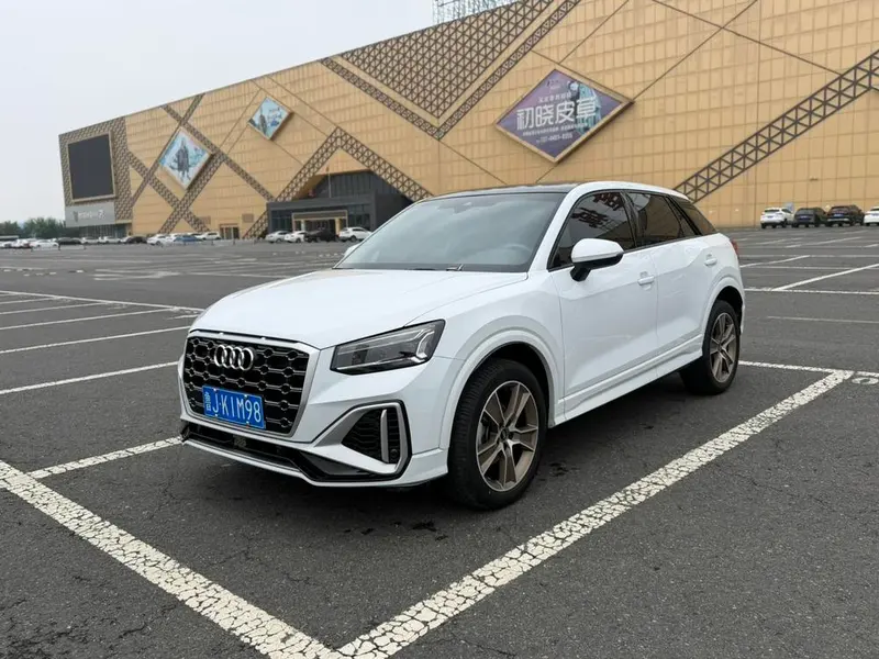 Audi Q2L, 2022