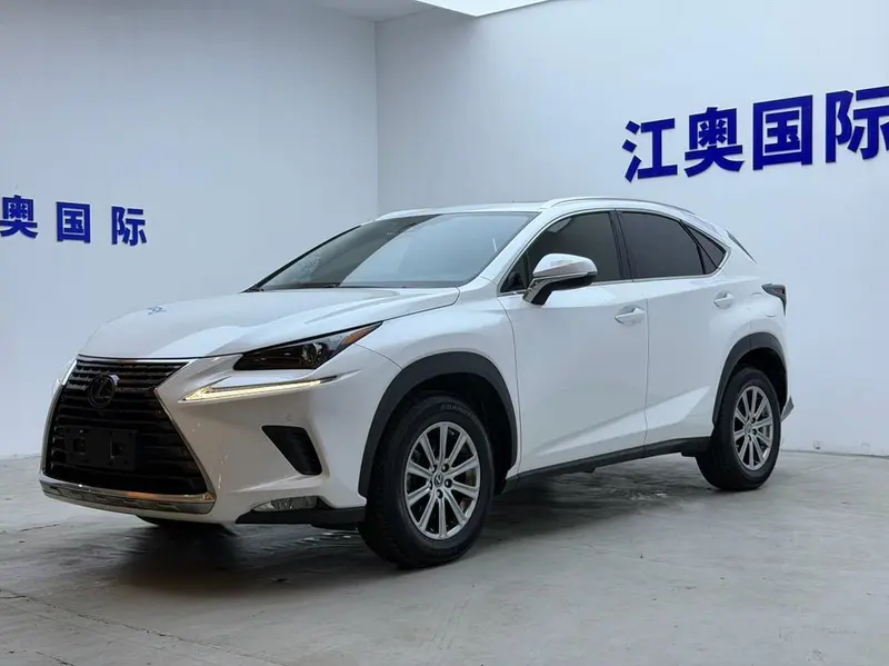 Lexus NX, 2020