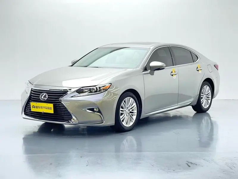 Lexus ES, 2015