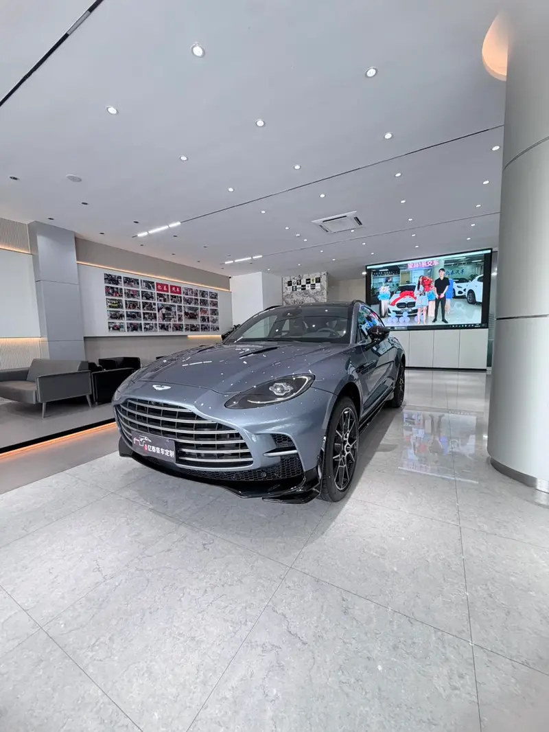 Aston Martin DBX, 2025