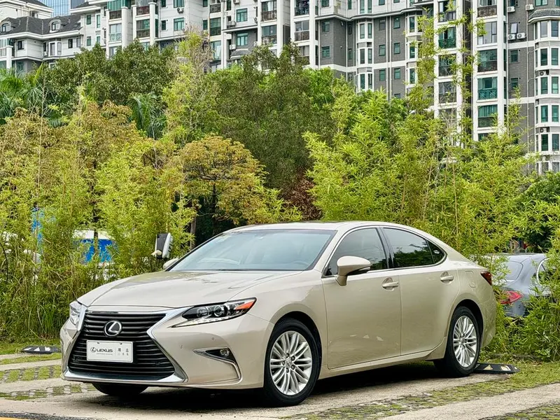 Lexus ES, 2015