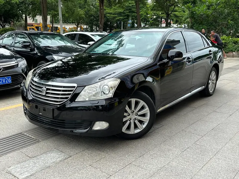Toyota Crown, 2010