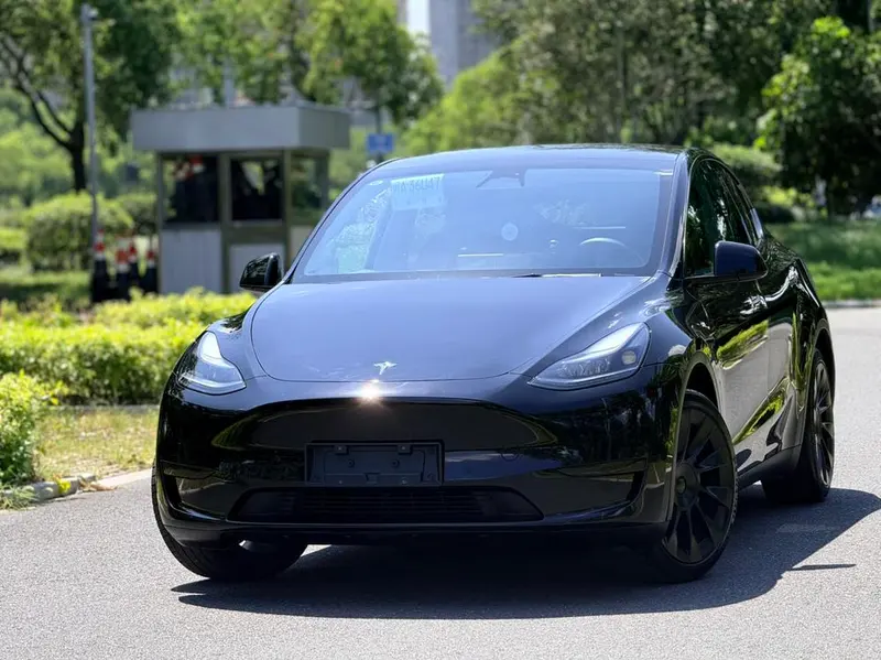 Tesla Model Y, 2023