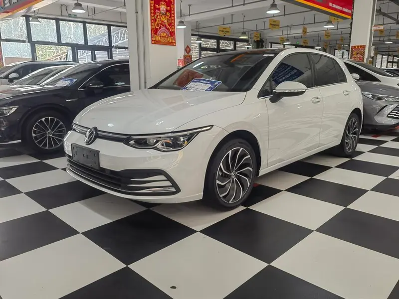 Volkswagen Golf, 2024
