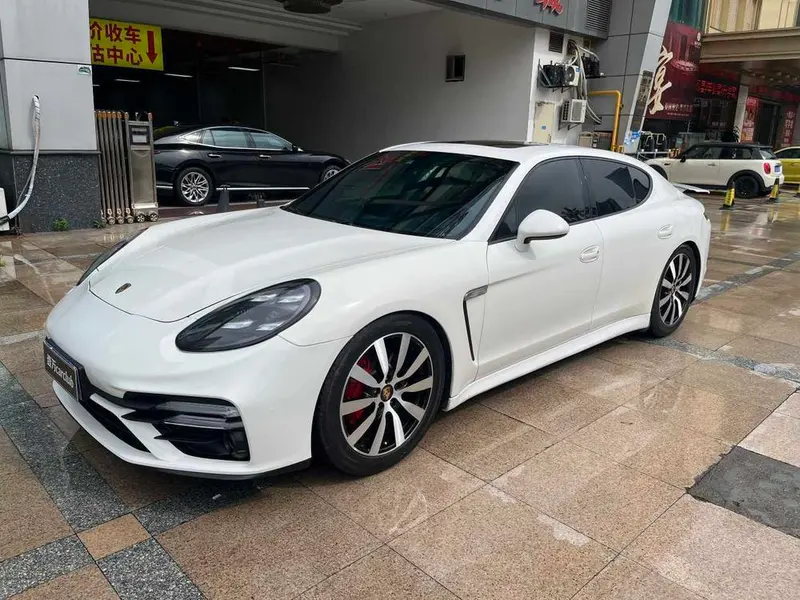 Porsche Panamera, 2010