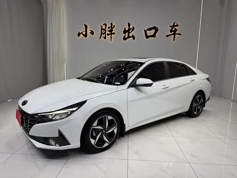 Hyundai Elantra, 2022