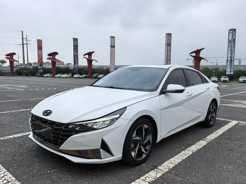 Hyundai Elantra, 2022