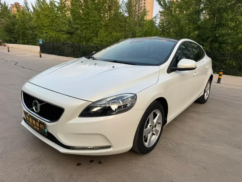 Volvo V40, 2017