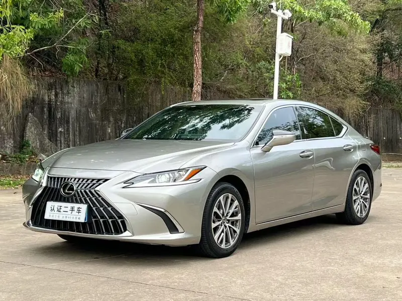 Lexus ES, 2022
