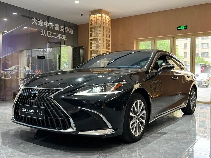 Lexus ES, 2022