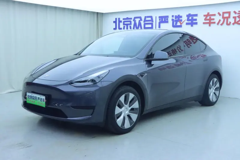 Tesla Model Y, 2022