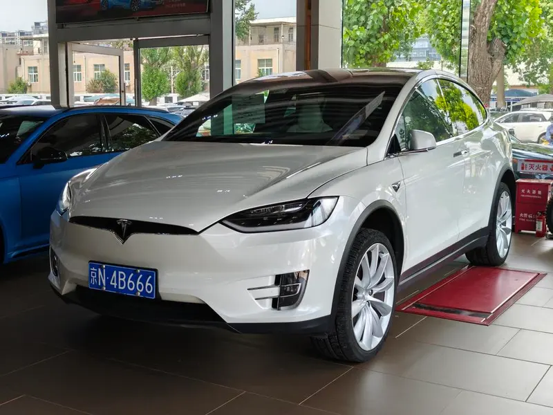 Tesla Model X, 2016